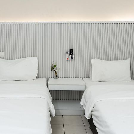 ไอโฮม บูติก โฮเทล Hotel เซอรีเคมบางัน ภายนอก รูปภาพ