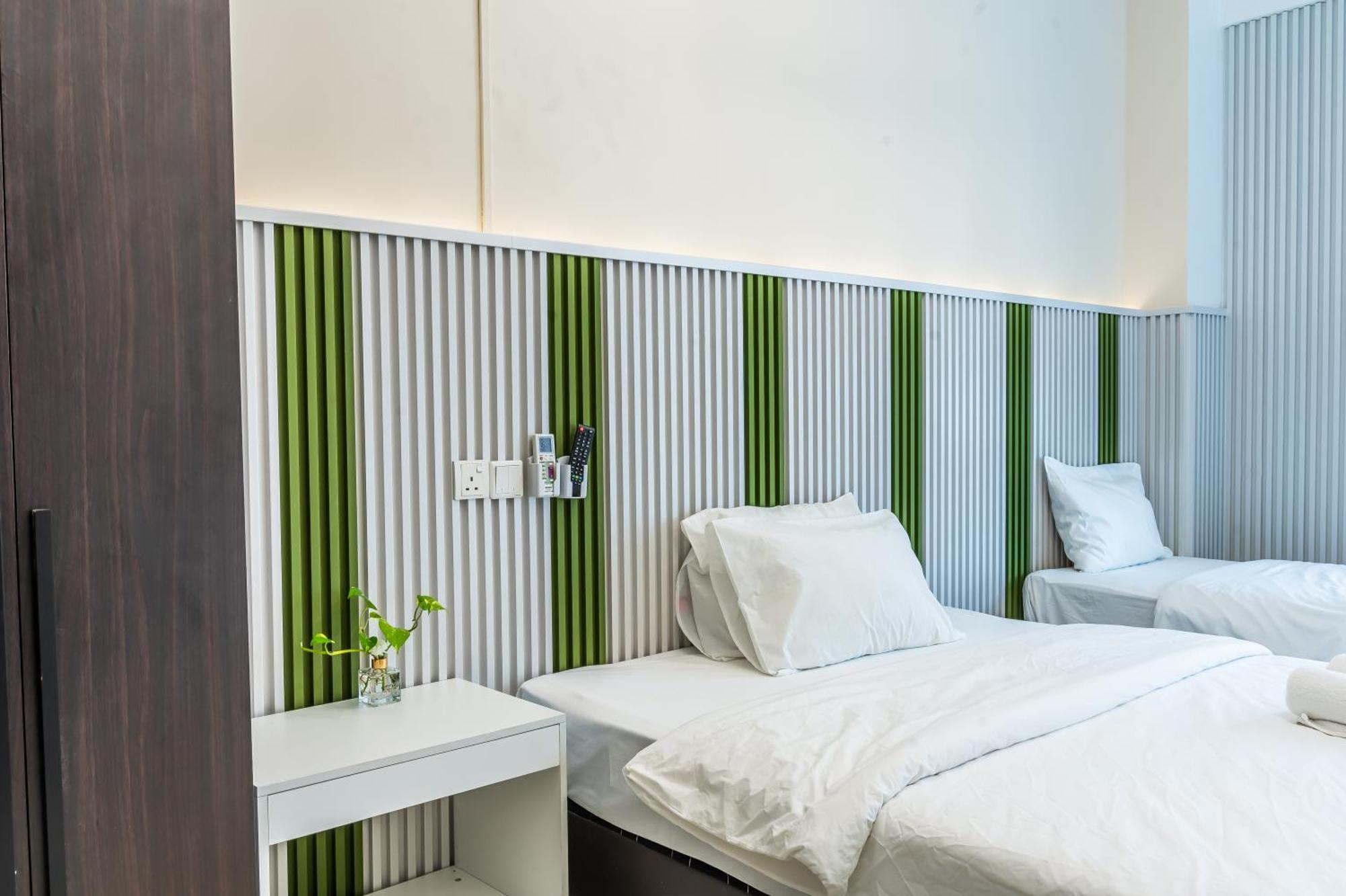 ไอโฮม บูติก โฮเทล Hotel เซอรีเคมบางัน ภายนอก รูปภาพ