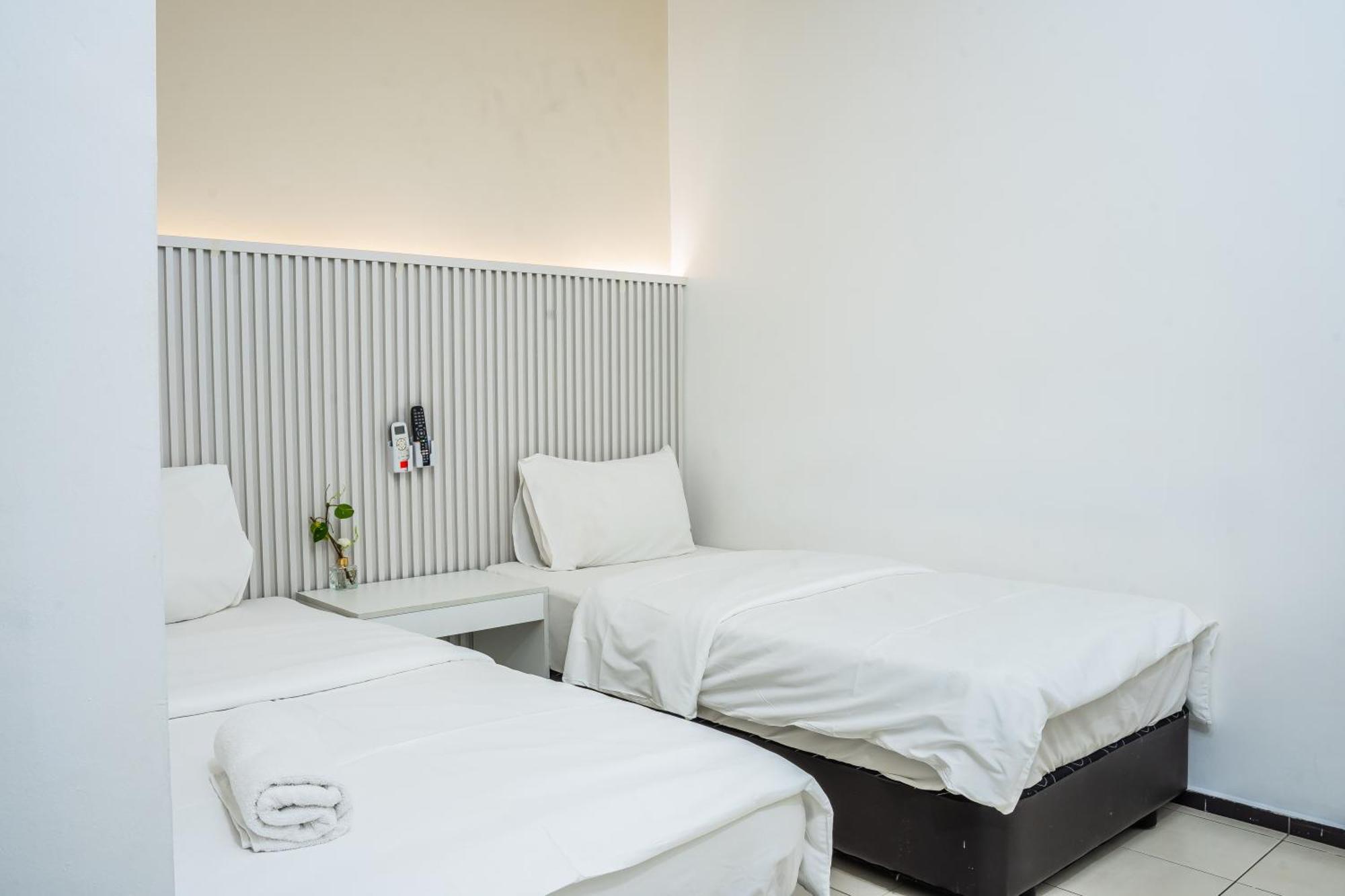 ไอโฮม บูติก โฮเทล Hotel เซอรีเคมบางัน ภายนอก รูปภาพ